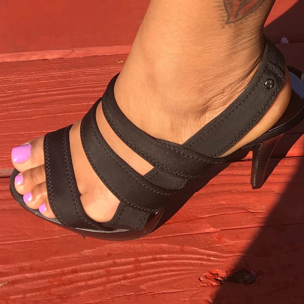 Vera Wang black sandal with heel (simply Vera)